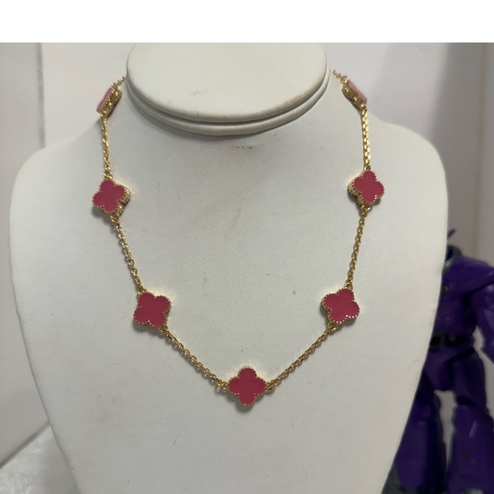 Elegant Gold and Pink Clover Necklace
